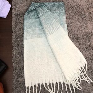 Blue ombré blanket scarf